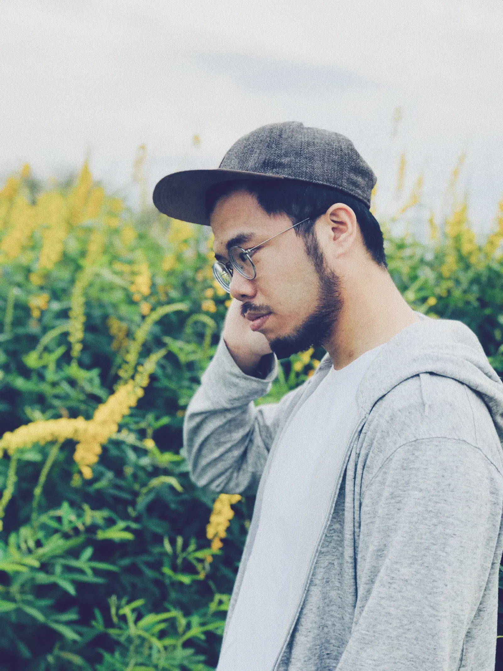 拉瓦的側面人像